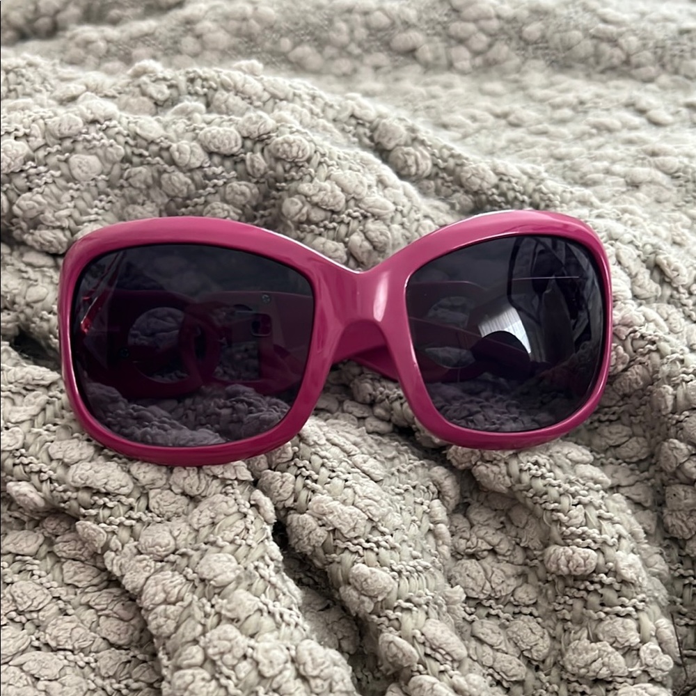 Pink dolce& gabbana sunglassesses